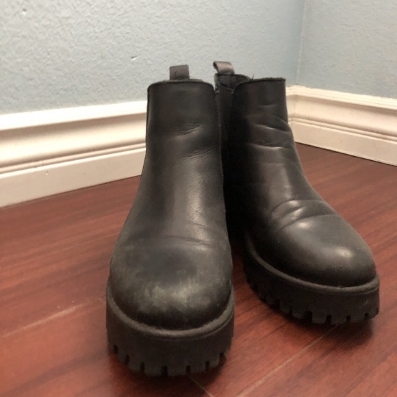 SOLD Steve Madden Bleeker Chelsea Boots - Picture 3 of 4